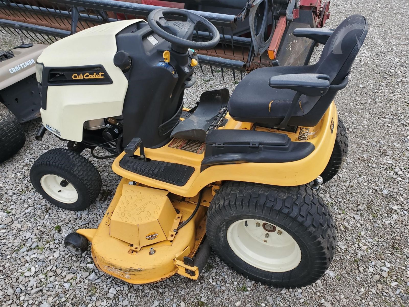 Cub Cadet Tank S6032 D Lawn Tractor