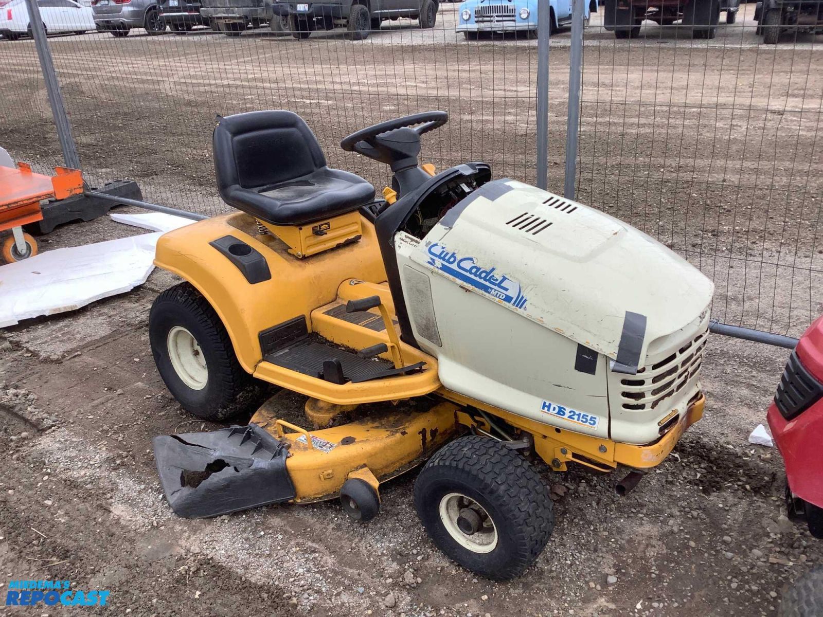 Cub Cadet HDS 2155 Lawn Tractor