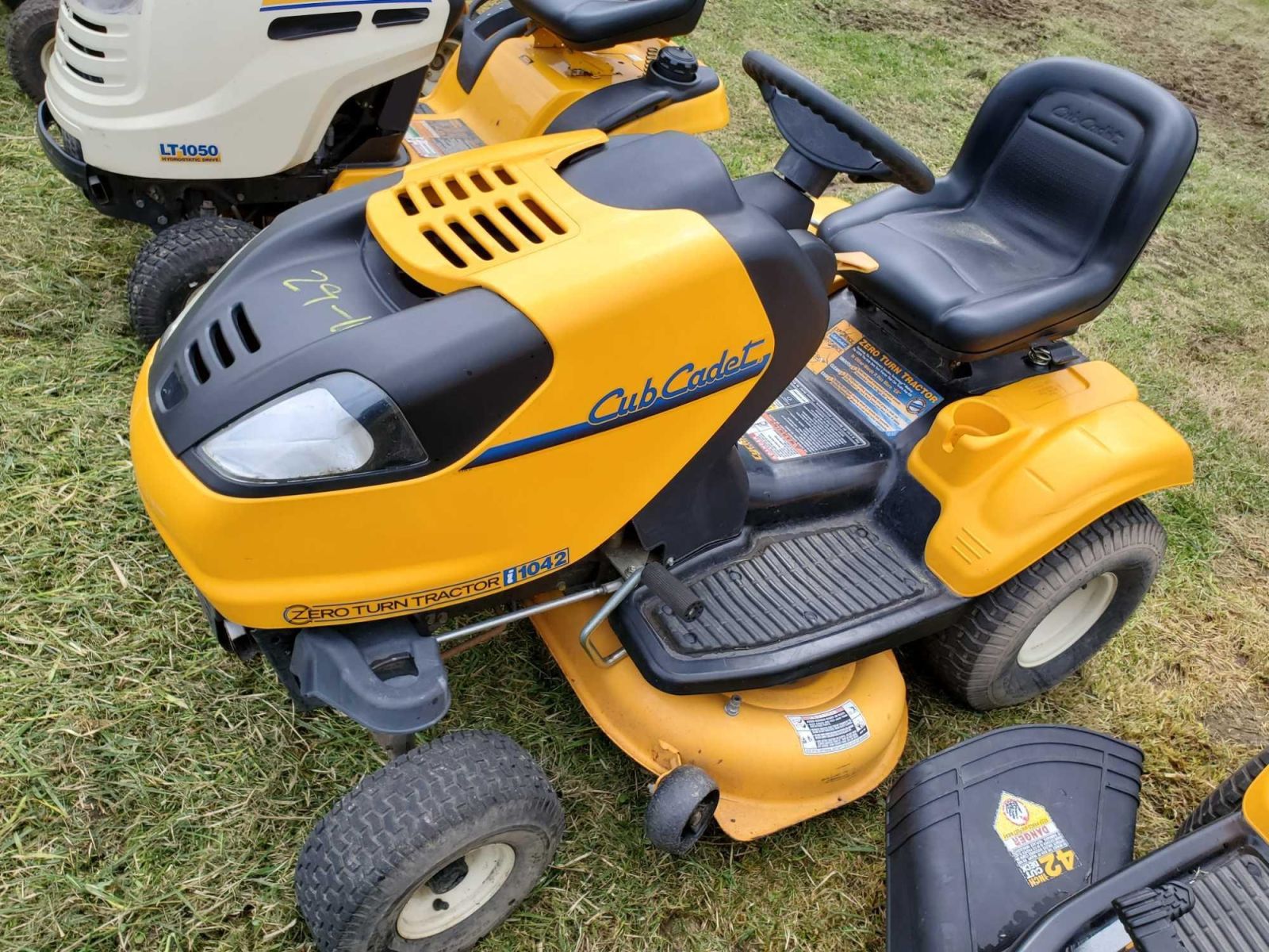 Cub Cadet i1042 Lawn Tractor