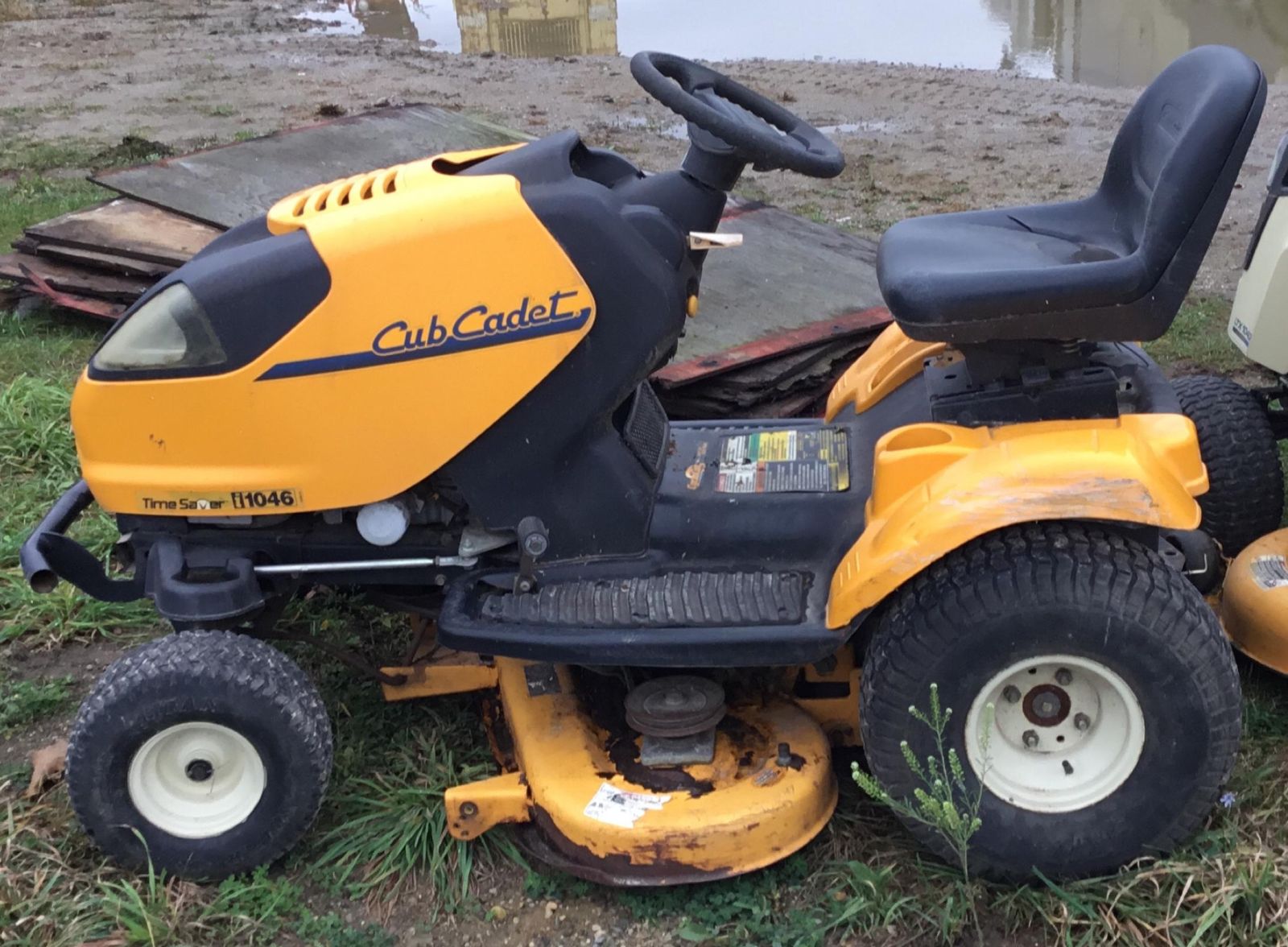 Cub Cadet i1046 Lawn Tractor