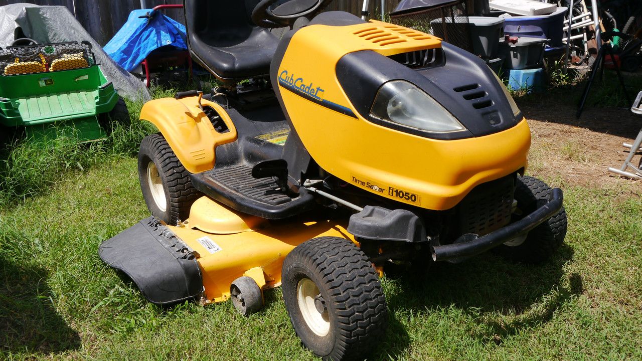 Cub Cadet i1050 Lawn Tractor