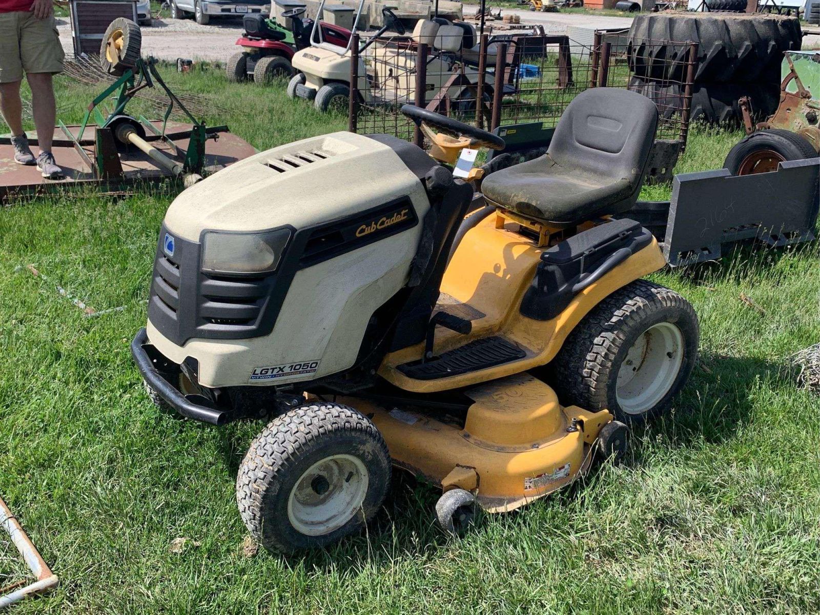 Cub Cadet LGTX 1050 Lawn Tractor