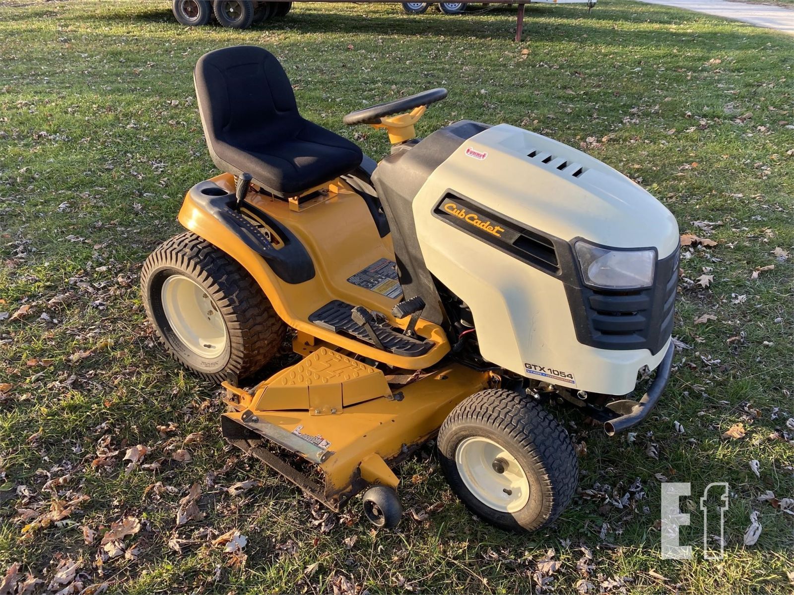Cub Cadet LGTX 1054 Lawn Tractor