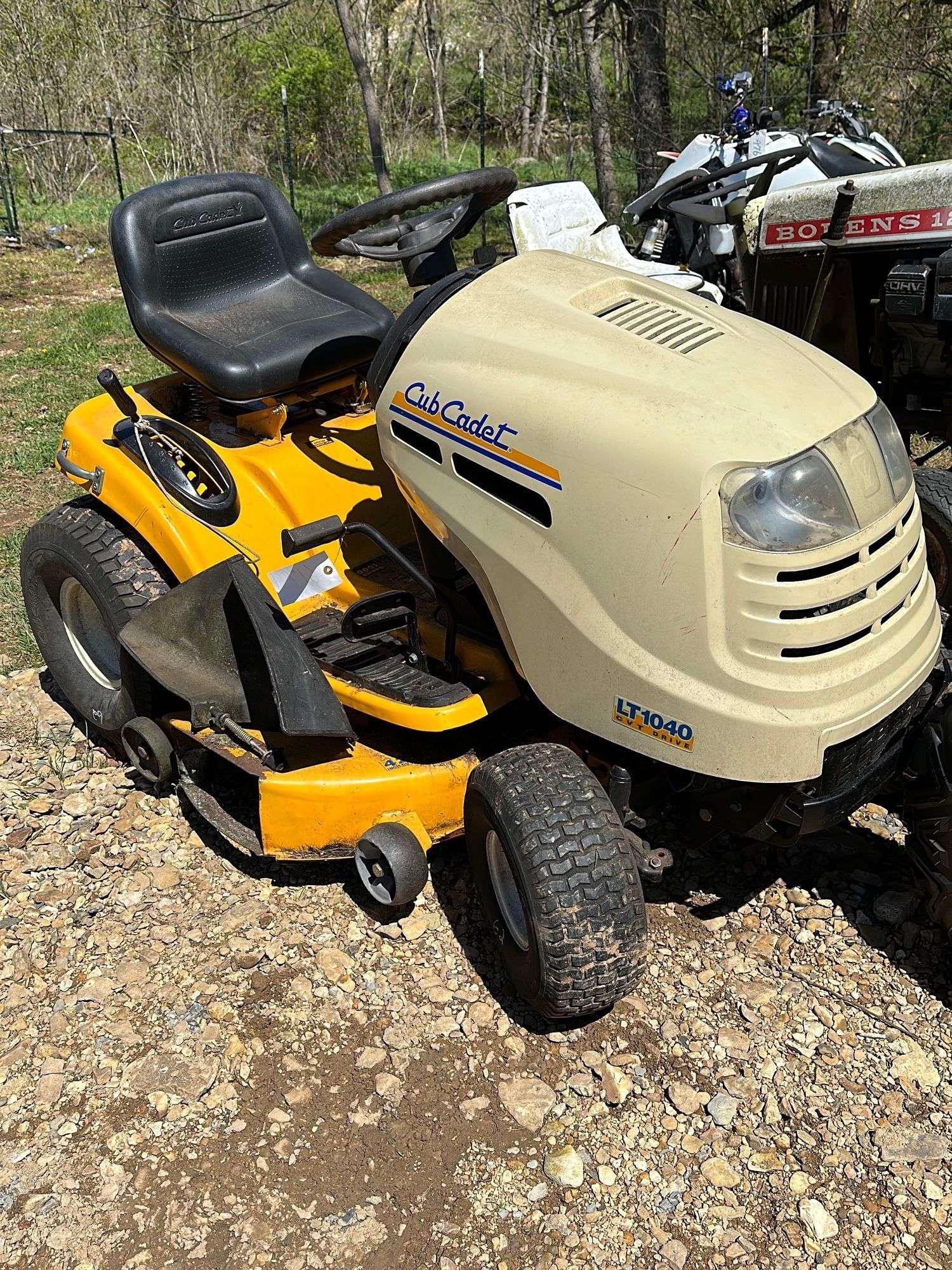 Cub Cadet LT1040 Lawn Tractor