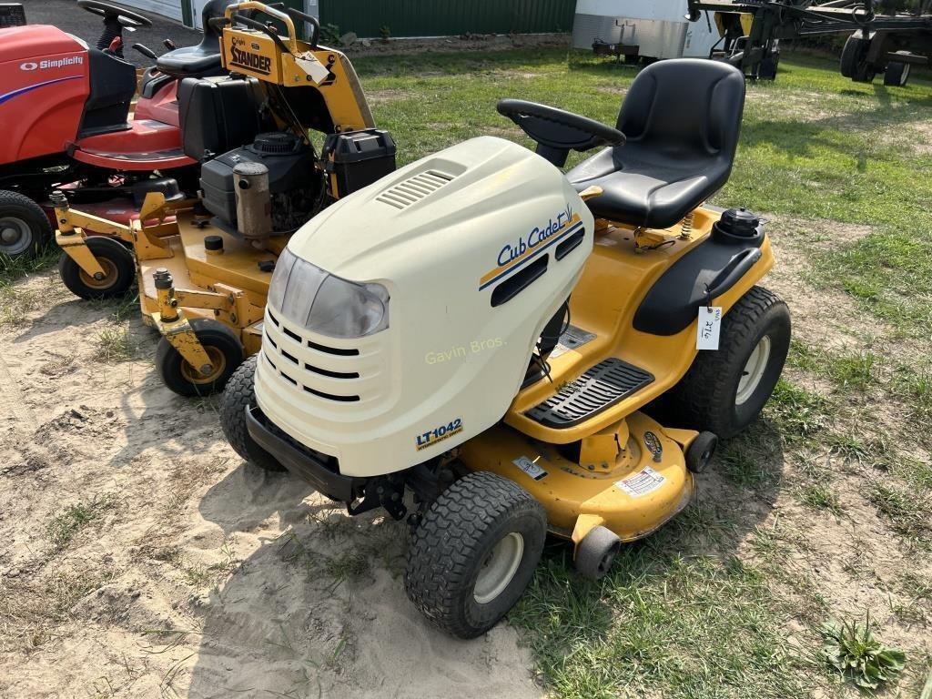Cub Cadet LT1042 Lawn Tractor
