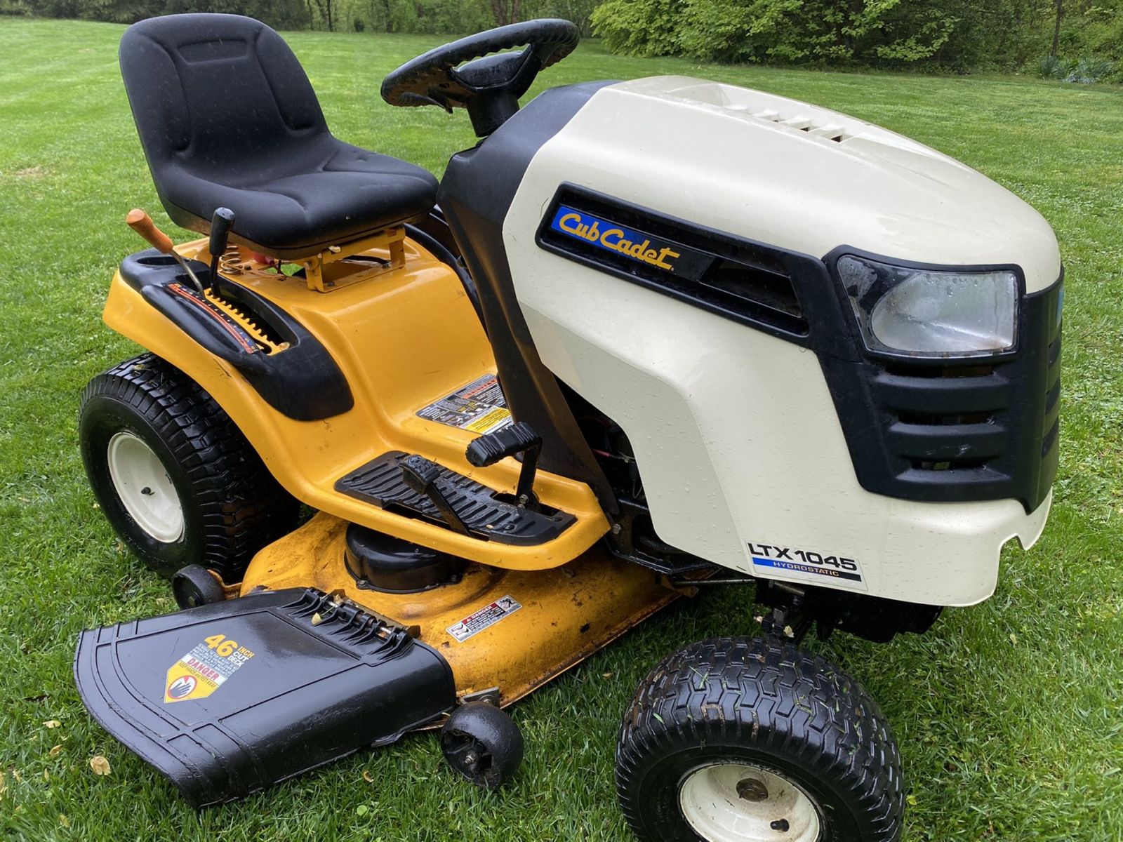 Cub Cadet LTX 1045 Lawn Tractor