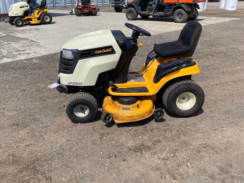 Cub Cadet LTX 1046 KW Lawn Tractor