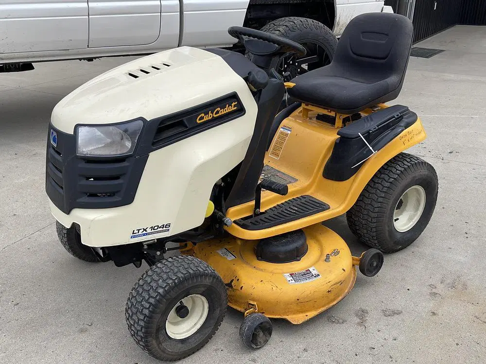 Cub Cadet LTX 1046 Lawn Tractor