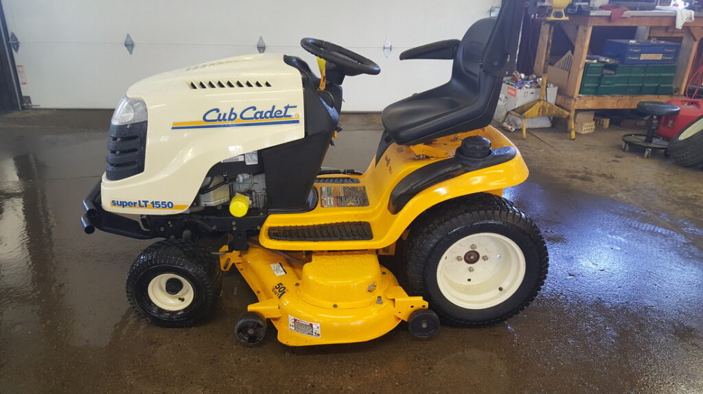 Cub Cadet SLT1550 Lawn Tractor