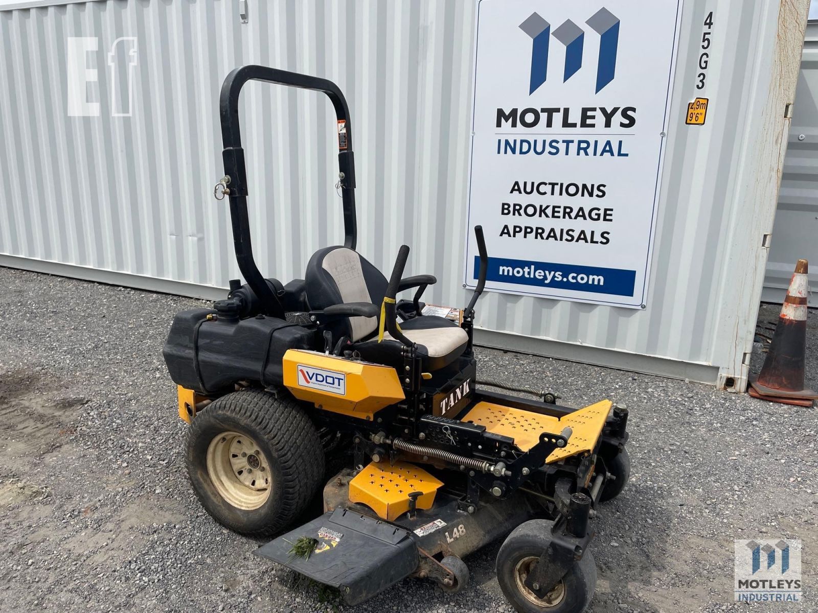 Cub Cadet Tank L48 Lawn Tractor