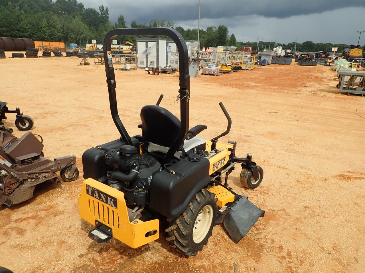 Cub Cadet Tank M48 KH Lawn Tractor