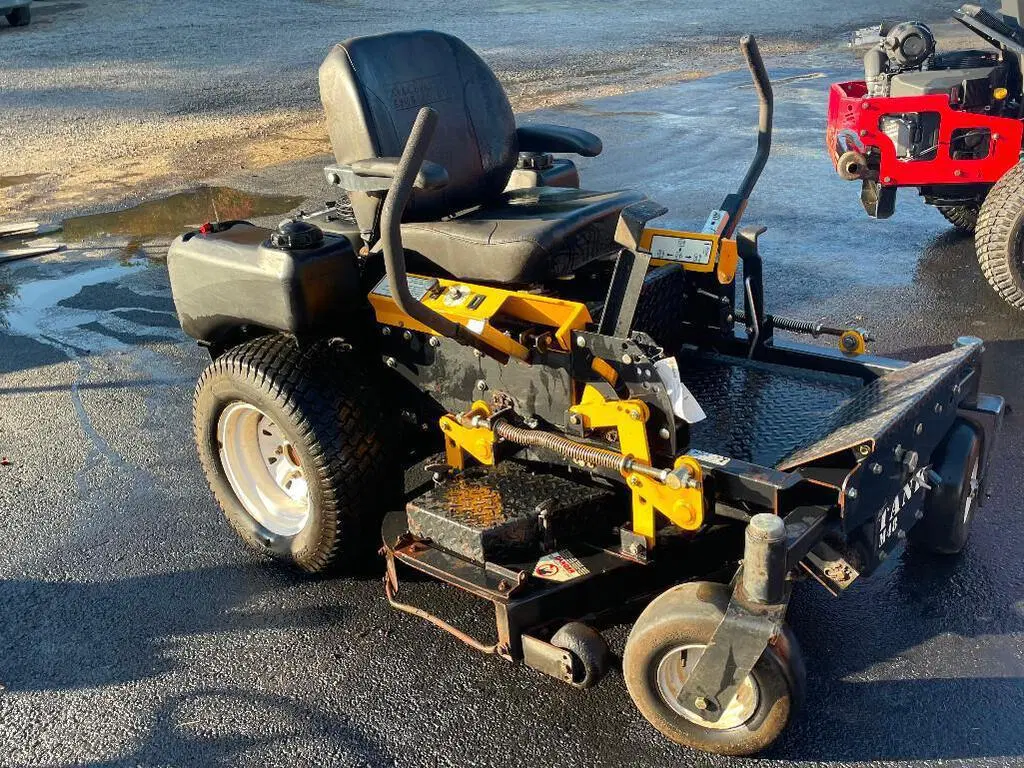 Cub Cadet Tank M48 KHS Lawn Tractor