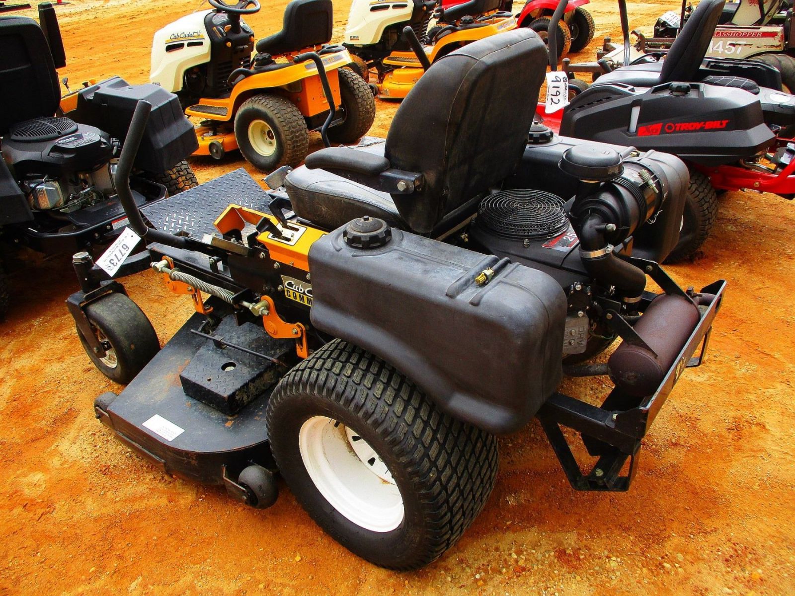 Cub Cadet Tank M60 KH EFI Lawn Tractor