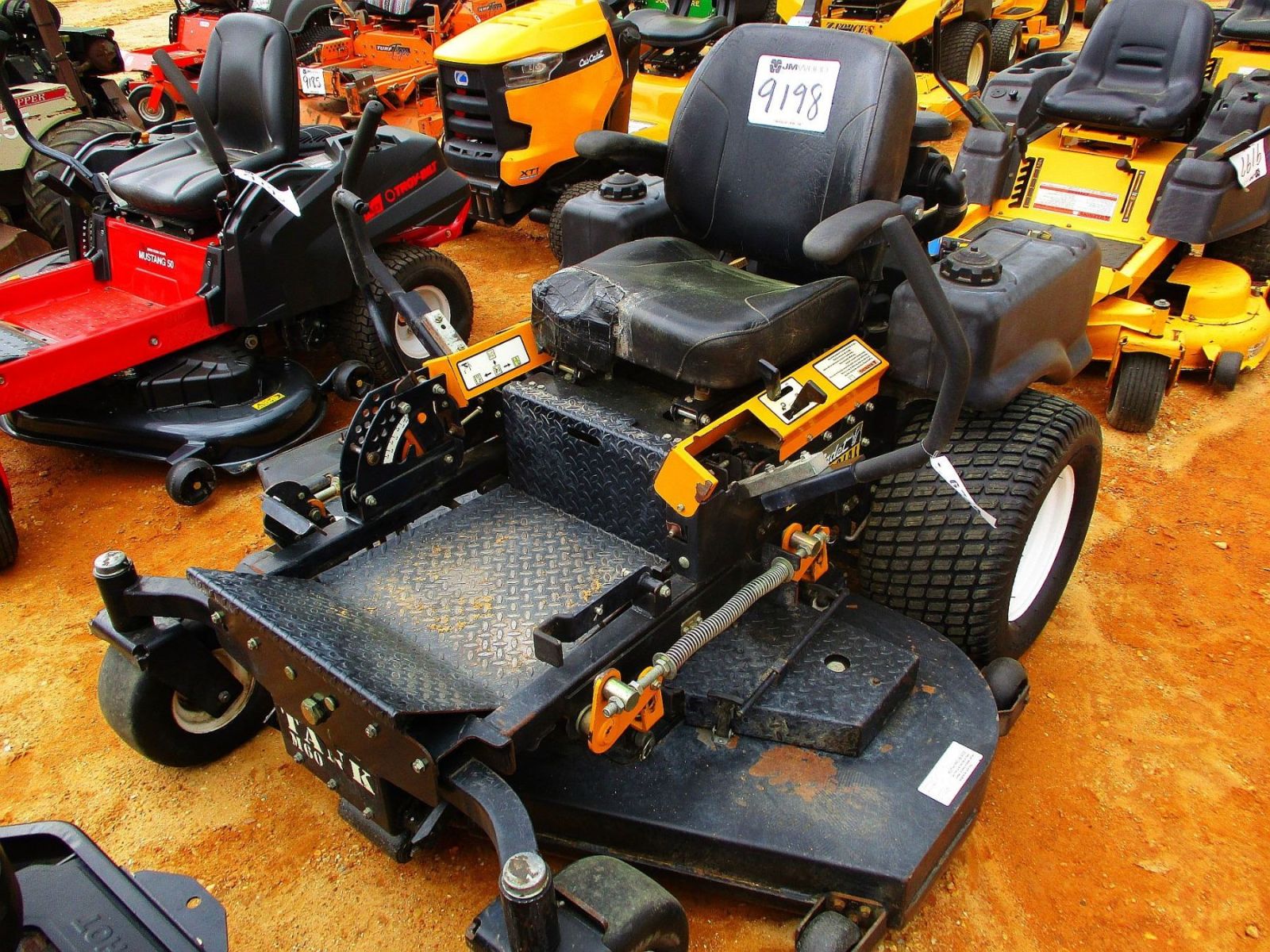 Cub Cadet Tank M60 KH Lawn Tractor