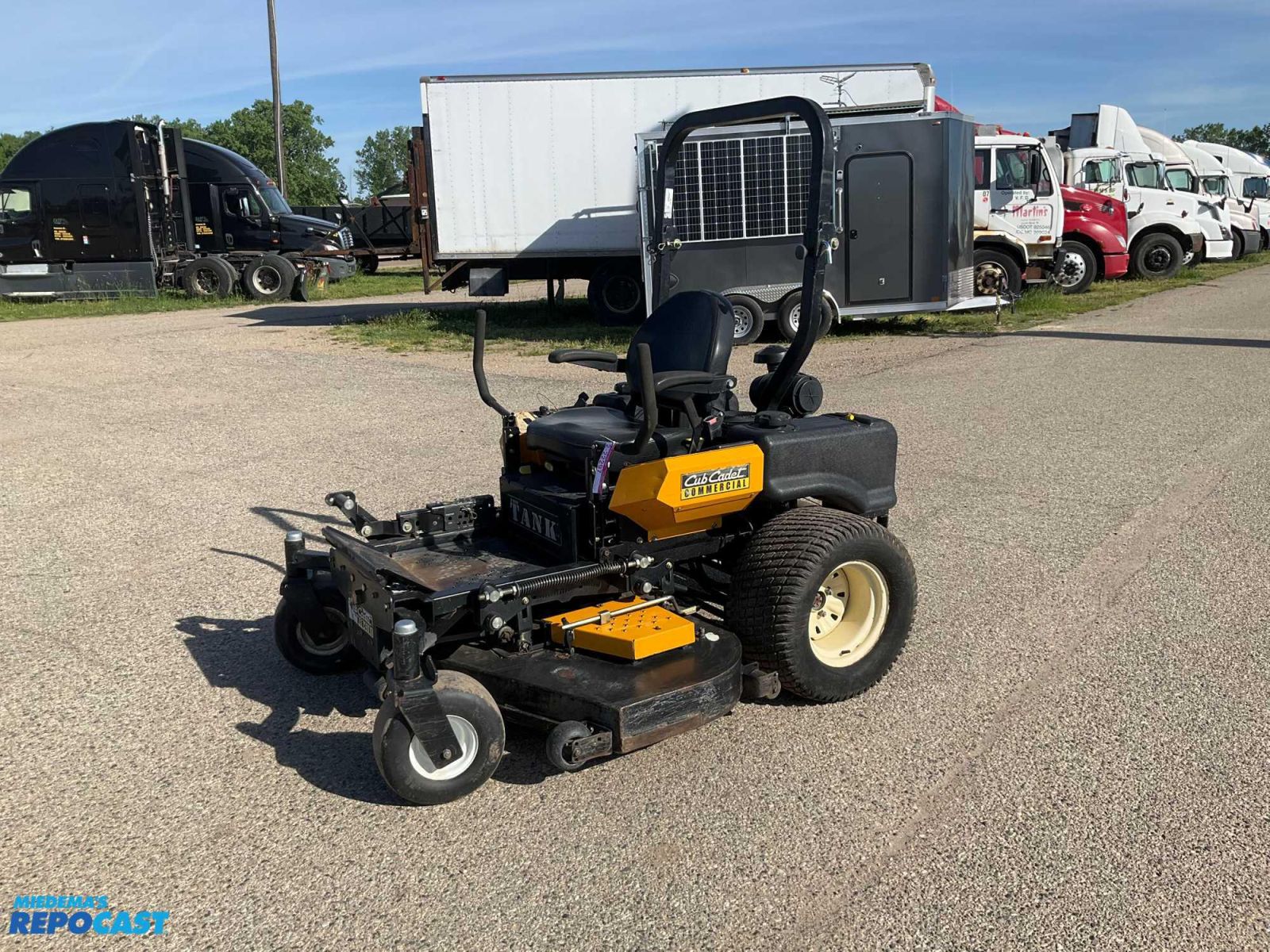 Cub Cadet Tank M60 KW LC Lawn Tractor