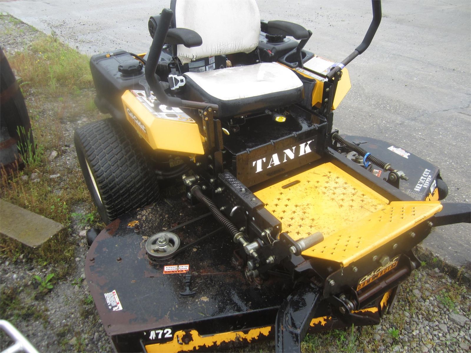 Cub Cadet Tank M72 KW Lawn Tractor