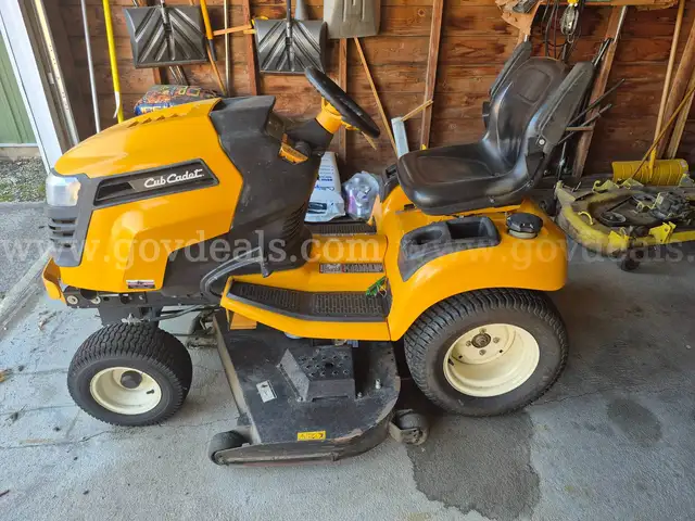 Cub Cadet XT3 GSE Lawn Tractor