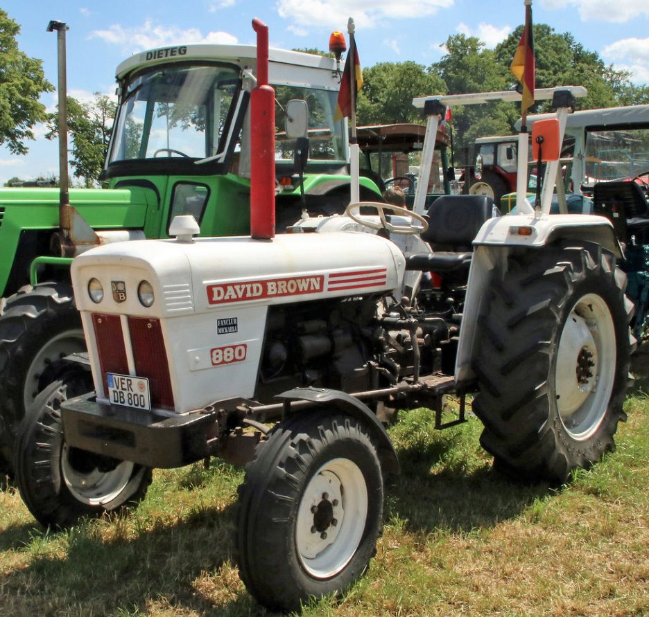 David Brown 800 — view 3