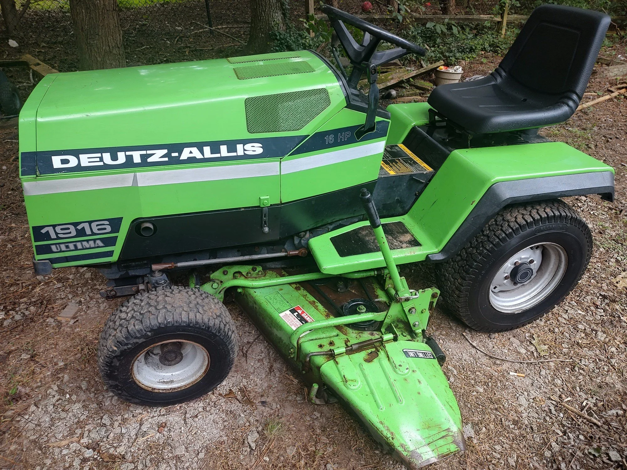 Deutz-Allis 1916 Ultima Lawn Tractor