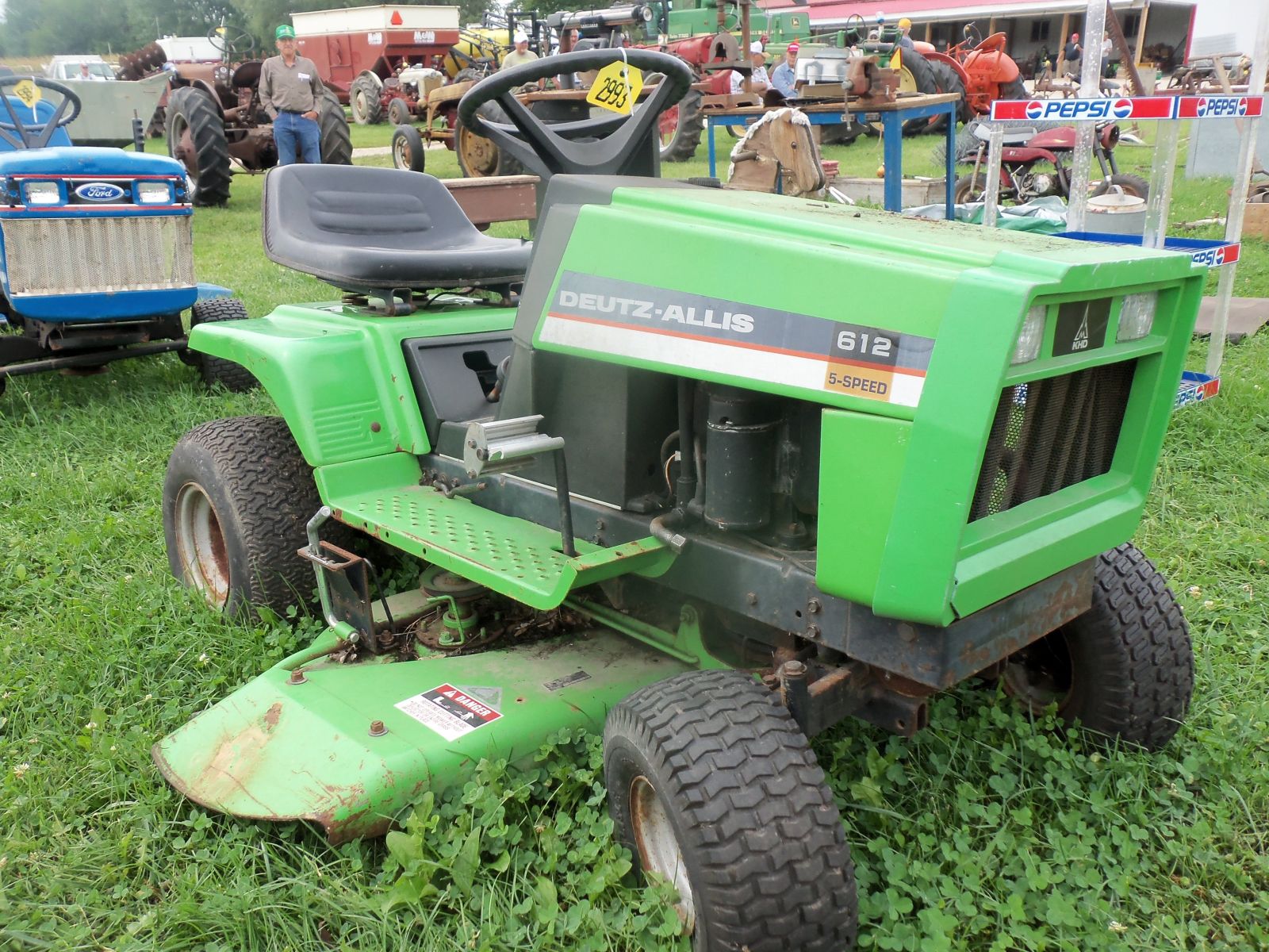 Deutz-Allis 612 Lawn Tractor