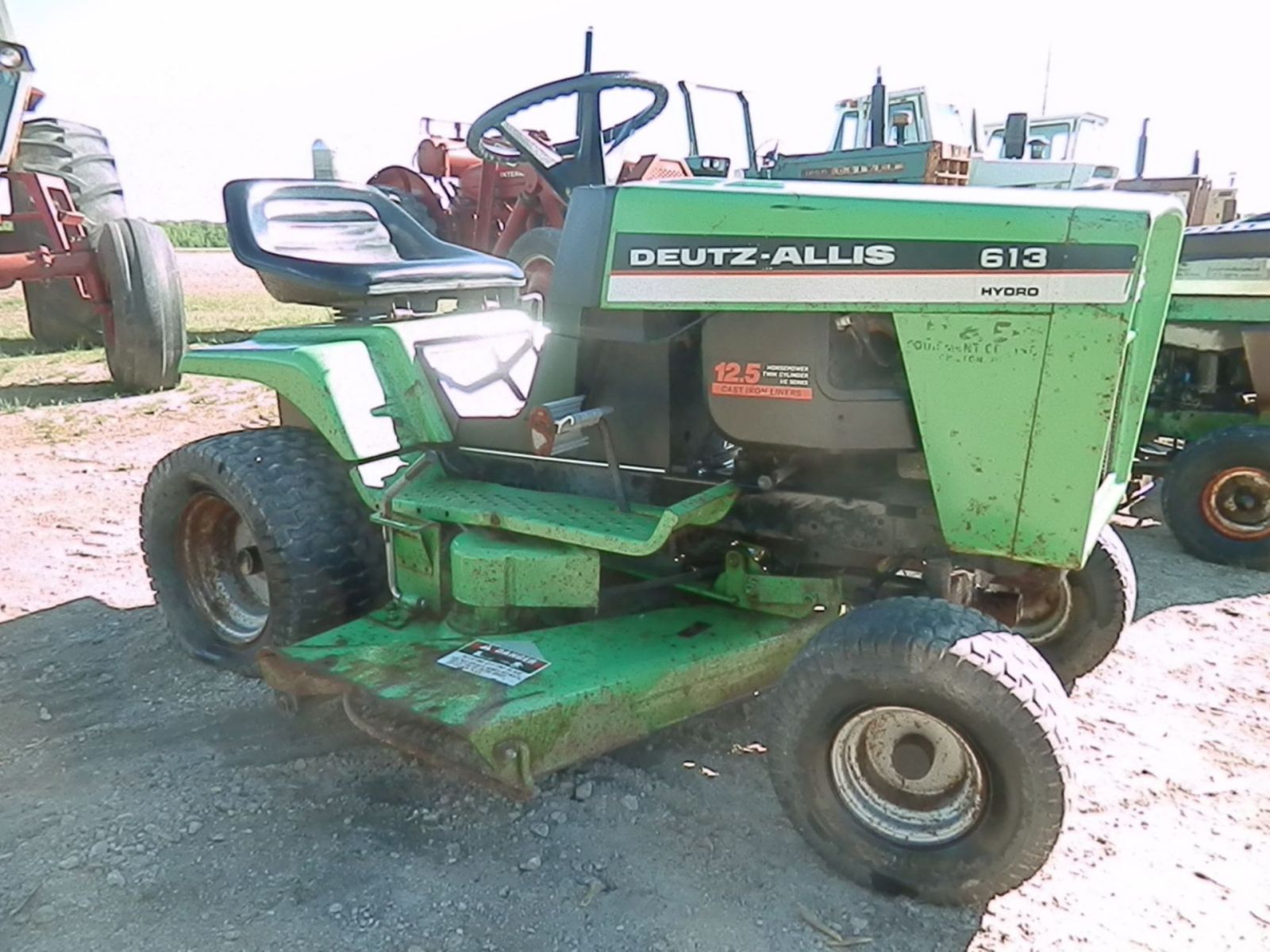 Deutz-Allis 613 Lawn Tractor