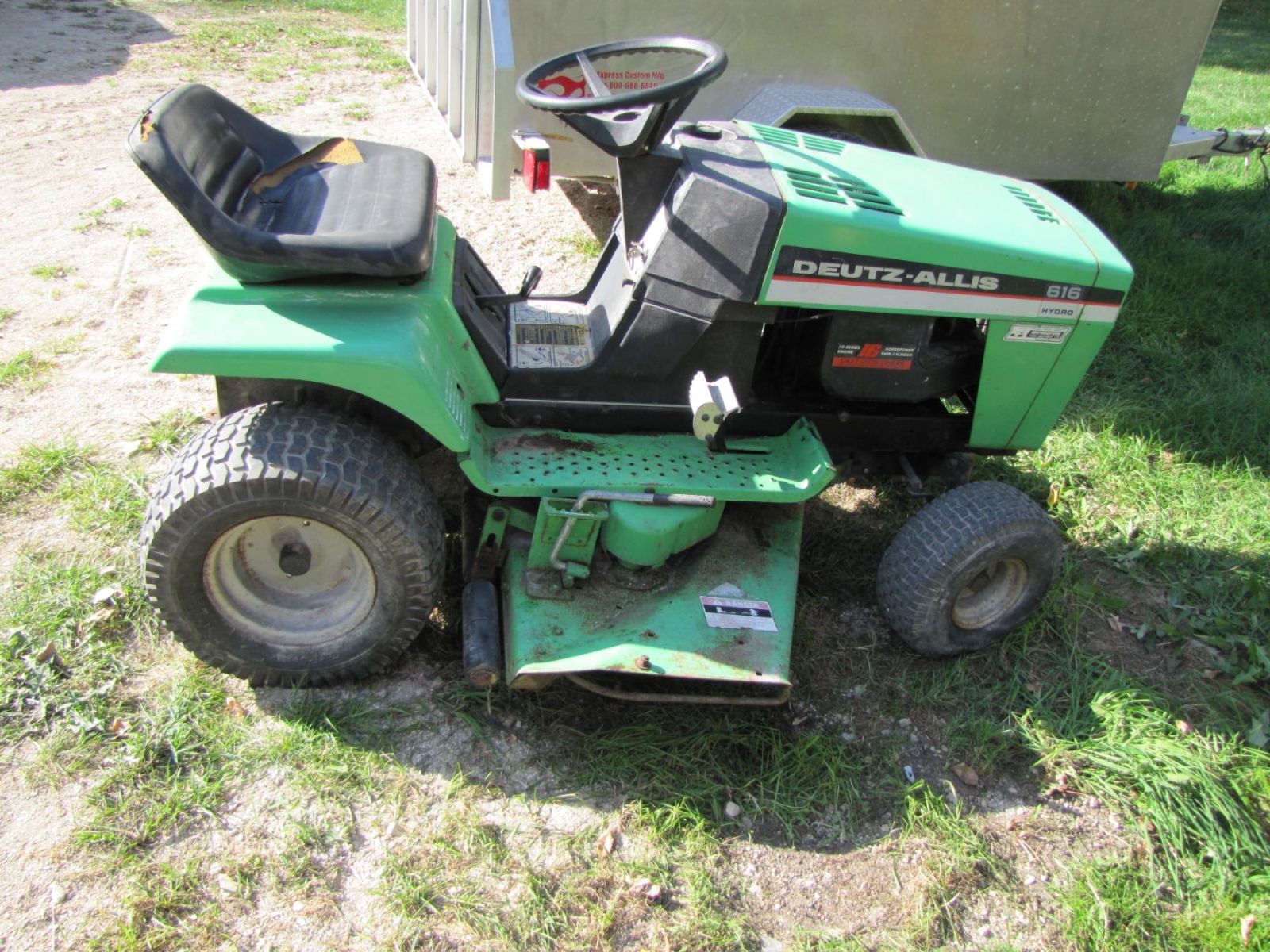 Deutz-Allis 616 Lawn Tractor