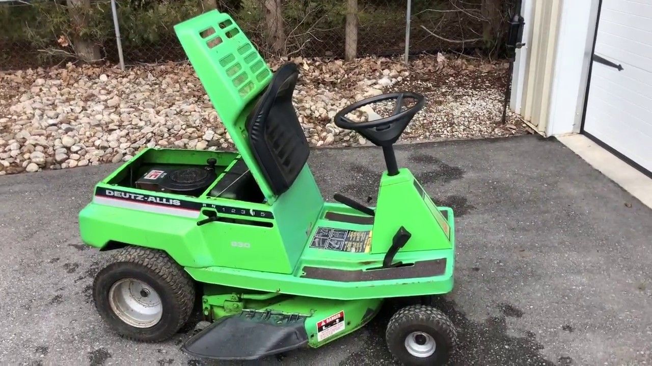 Deutz-Allis 830 Sprint Lawn Tractor