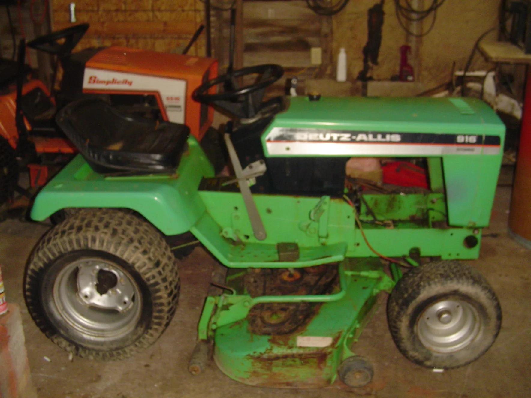 Deutz-Allis 916