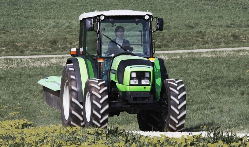 Deutz-Fahr Agrolux 320 — view 3