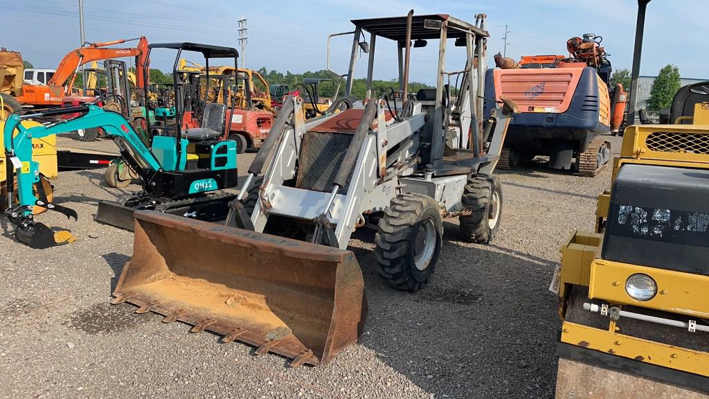 EarthForce EF-200 Backhoe Loader