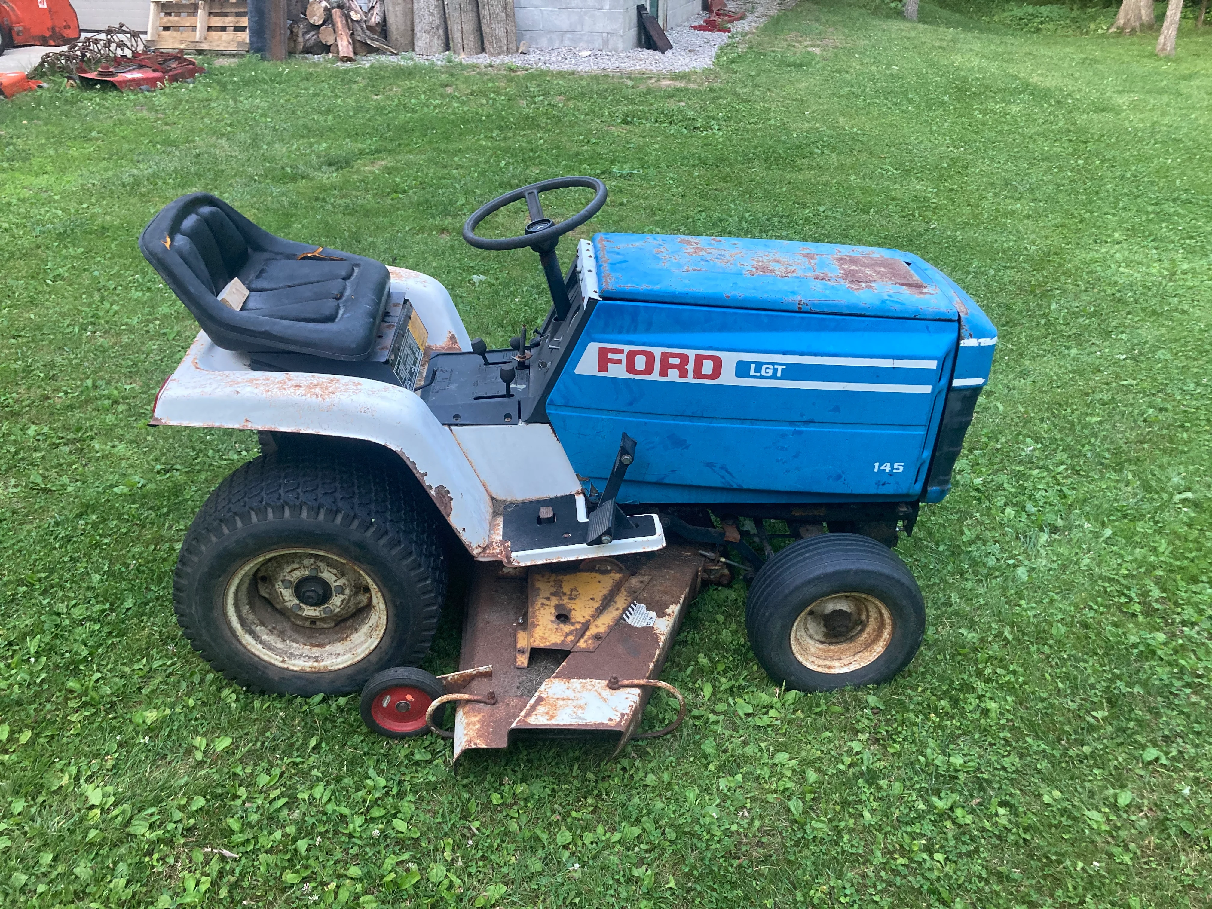 Ford LGT-145