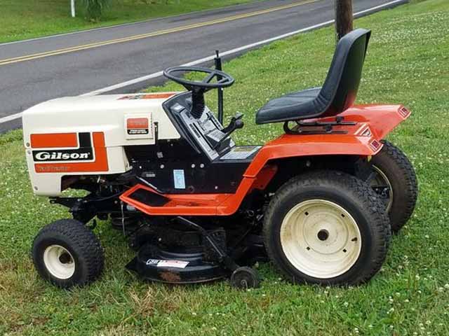 Gilson 939 Commander 600 Lawn Tractor