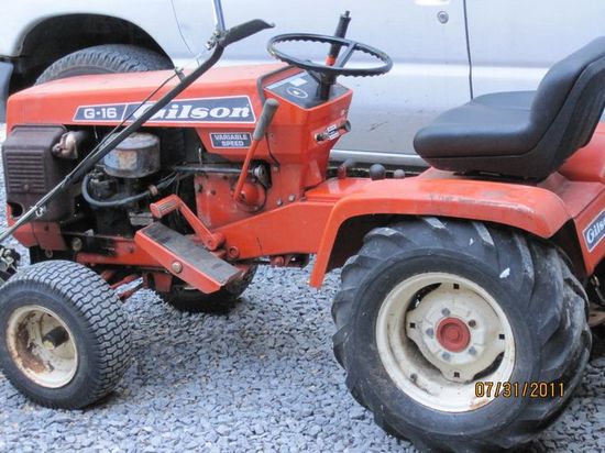 Gilson 980 Deluxe 25 Lawn Tractor