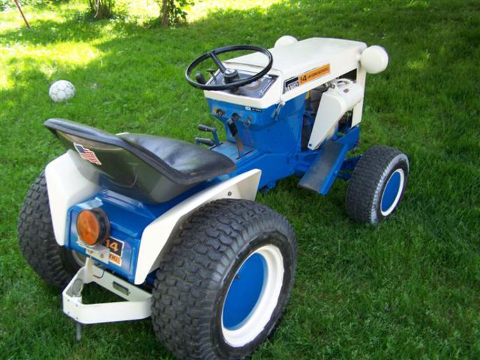 Gilson 981 Standard 25 Lawn Tractor