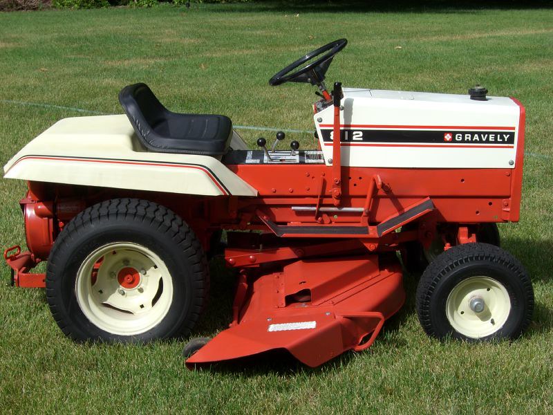 Gravely 8121 Lawn Tractor