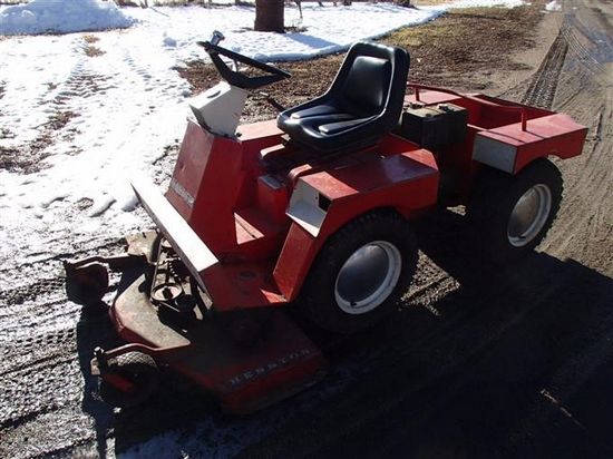 Hesston H-140 GMT Lawn Tractor