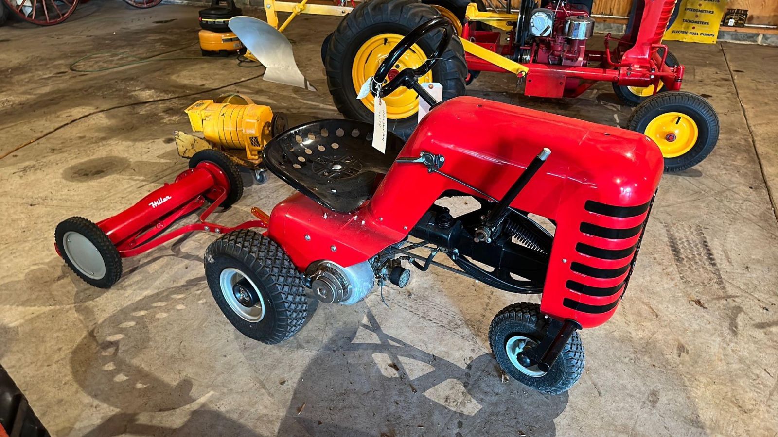 Hiller Yard Hand 100 Lawn Tractor