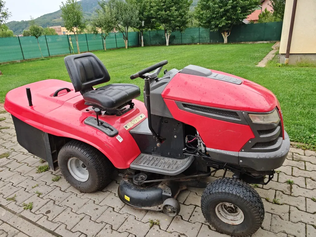 Husqvarna 1000-14 Lawn Tractor