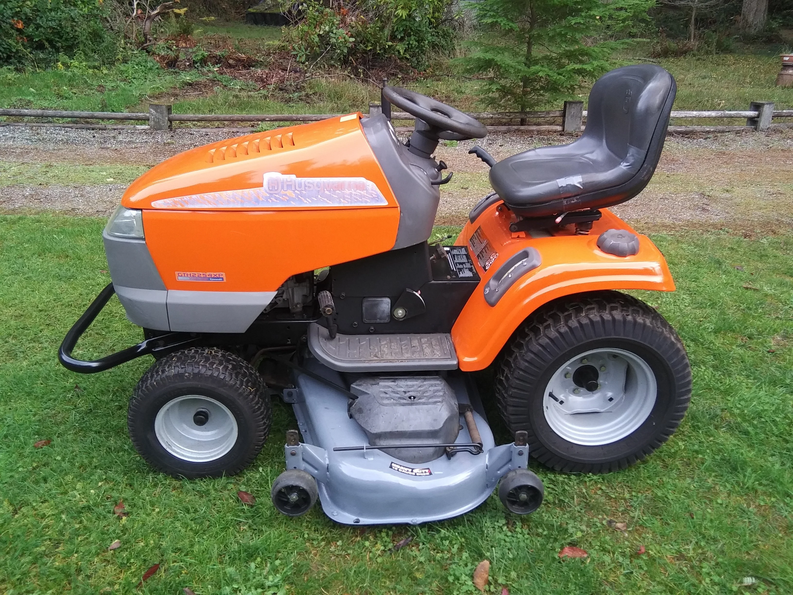 Husqvarna GTH2254XP Lawn Tractor