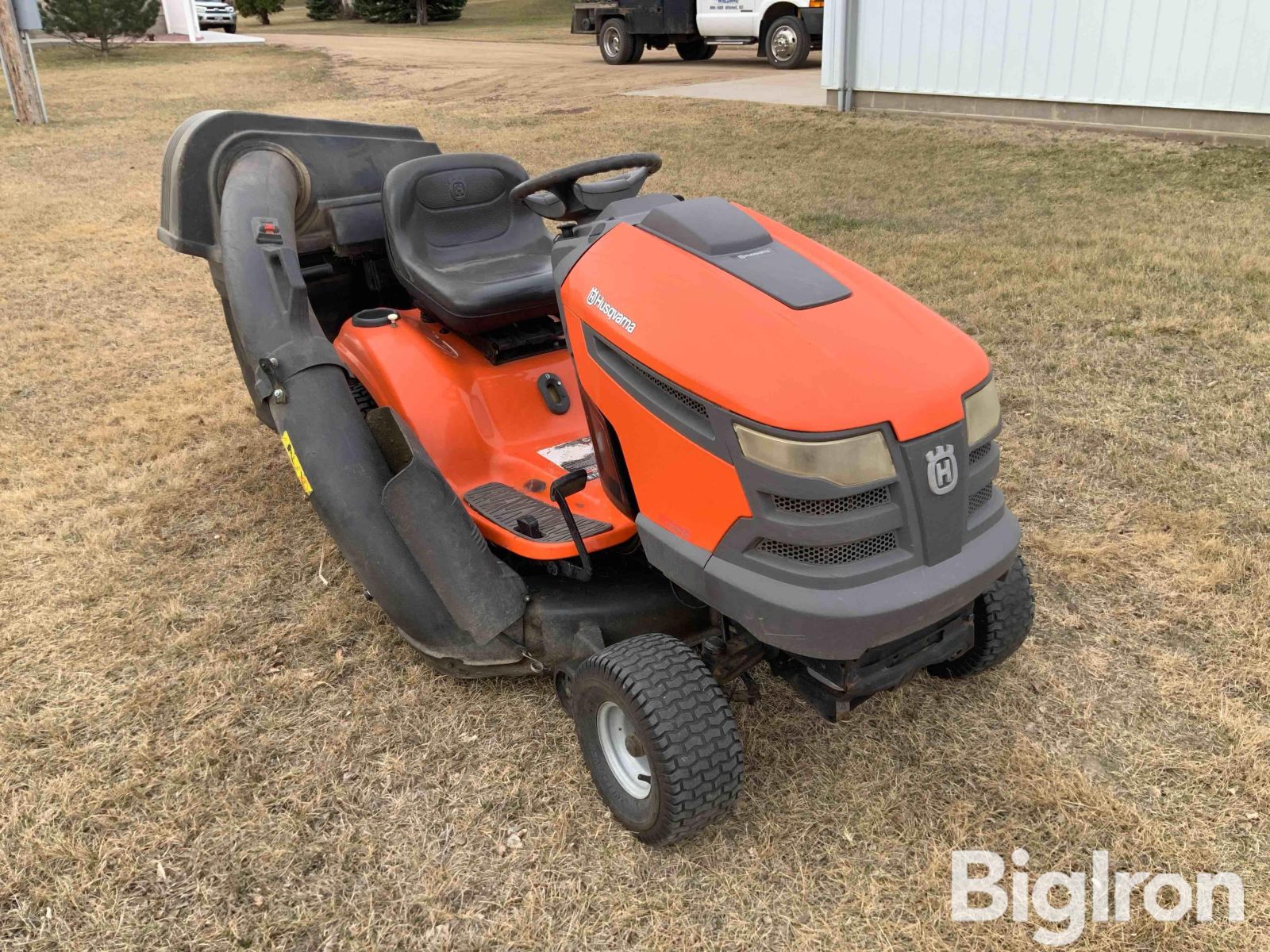 Husqvarna YTH2242 Lawn Tractor