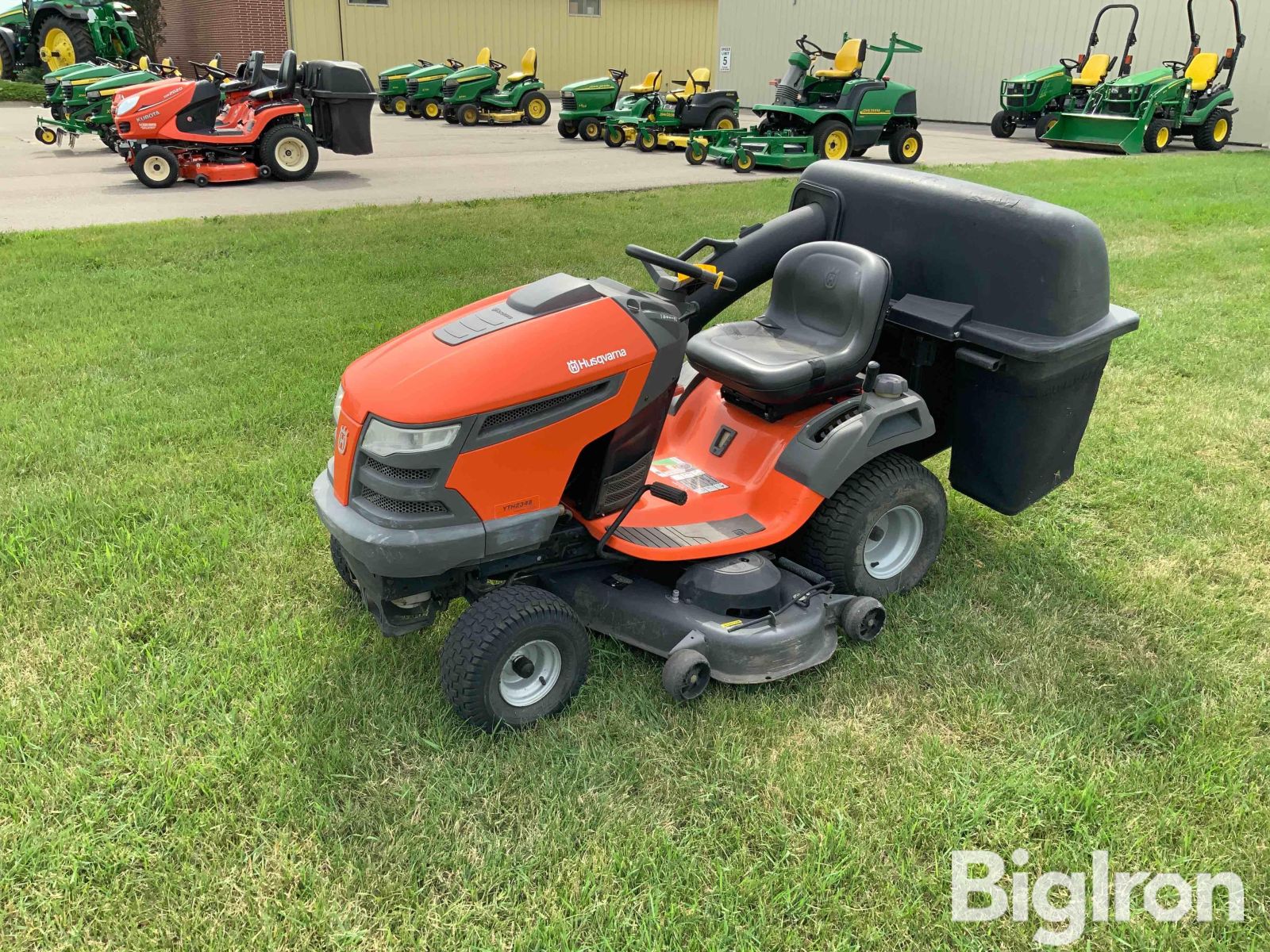 Husqvarna YTH2348 Lawn Tractor