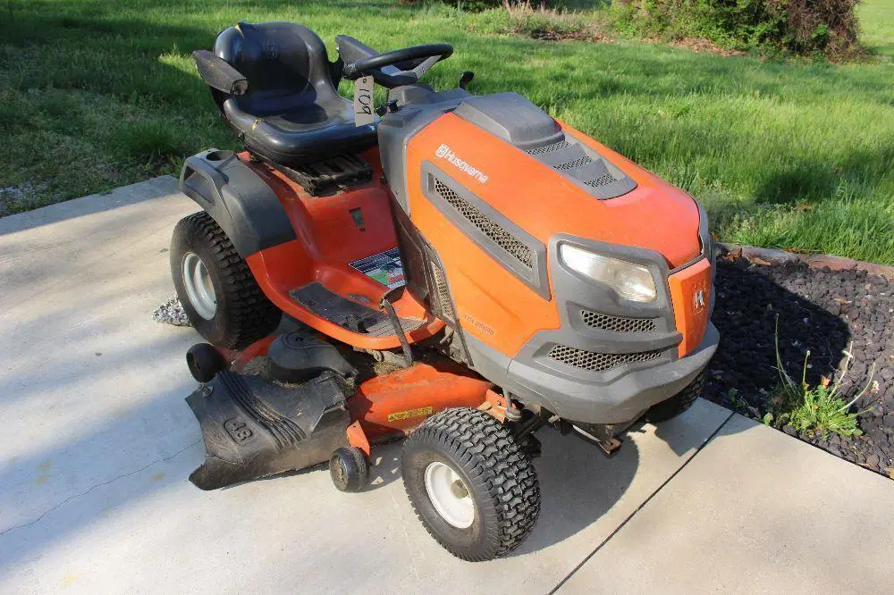 Husqvarna YTH24K48 Fast Tractor Lawn Tractor