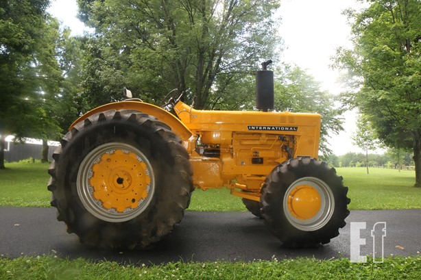 International Harvester 2826