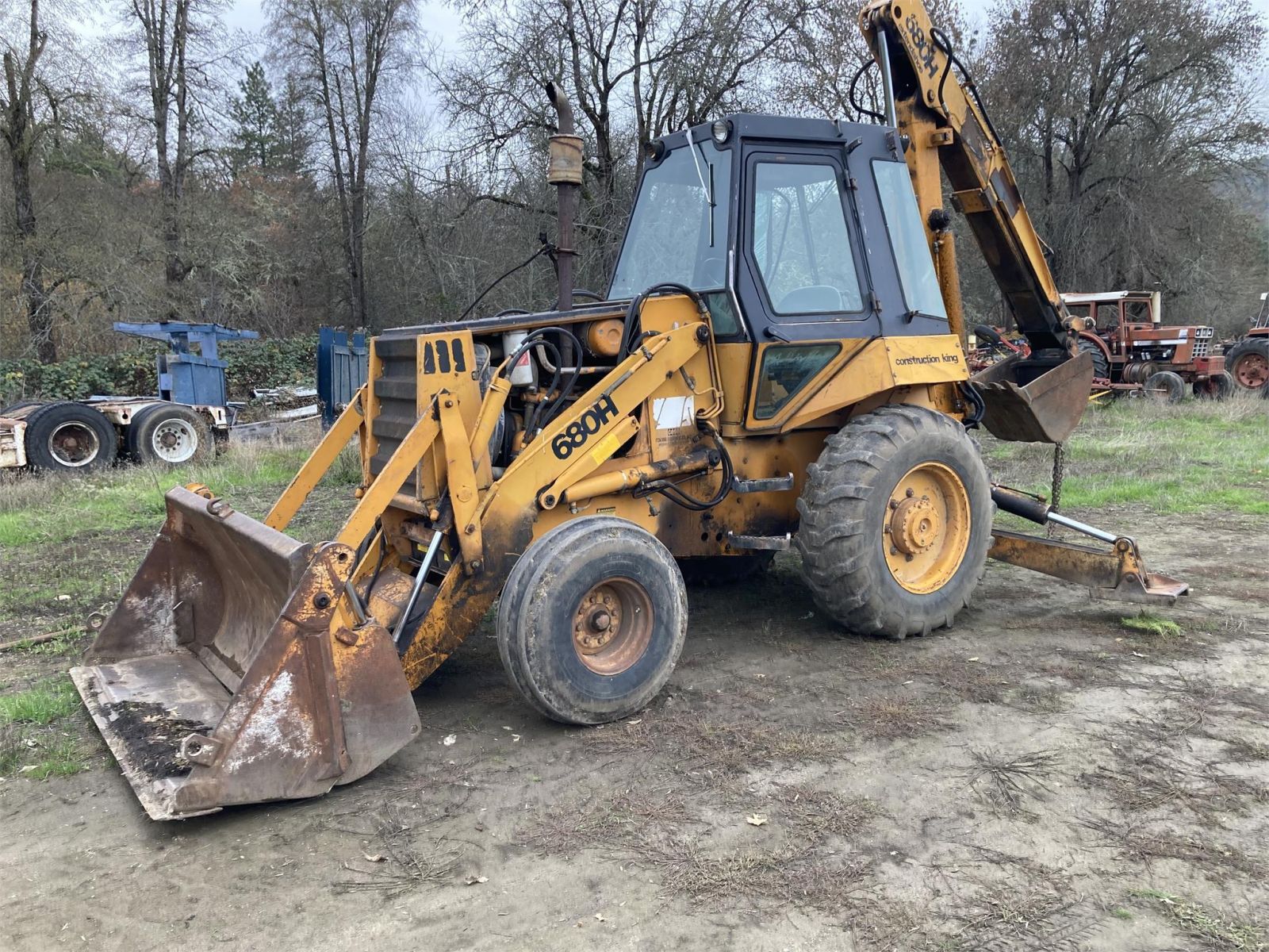J.I. Case 680H Construction King