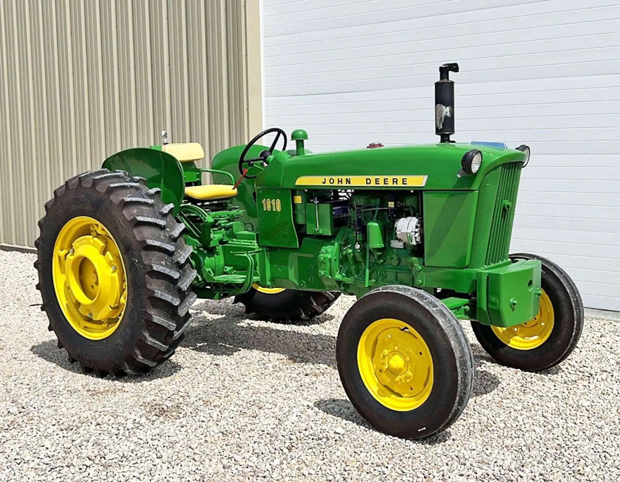 John Deere 1010 Wheel Industrial Tractor