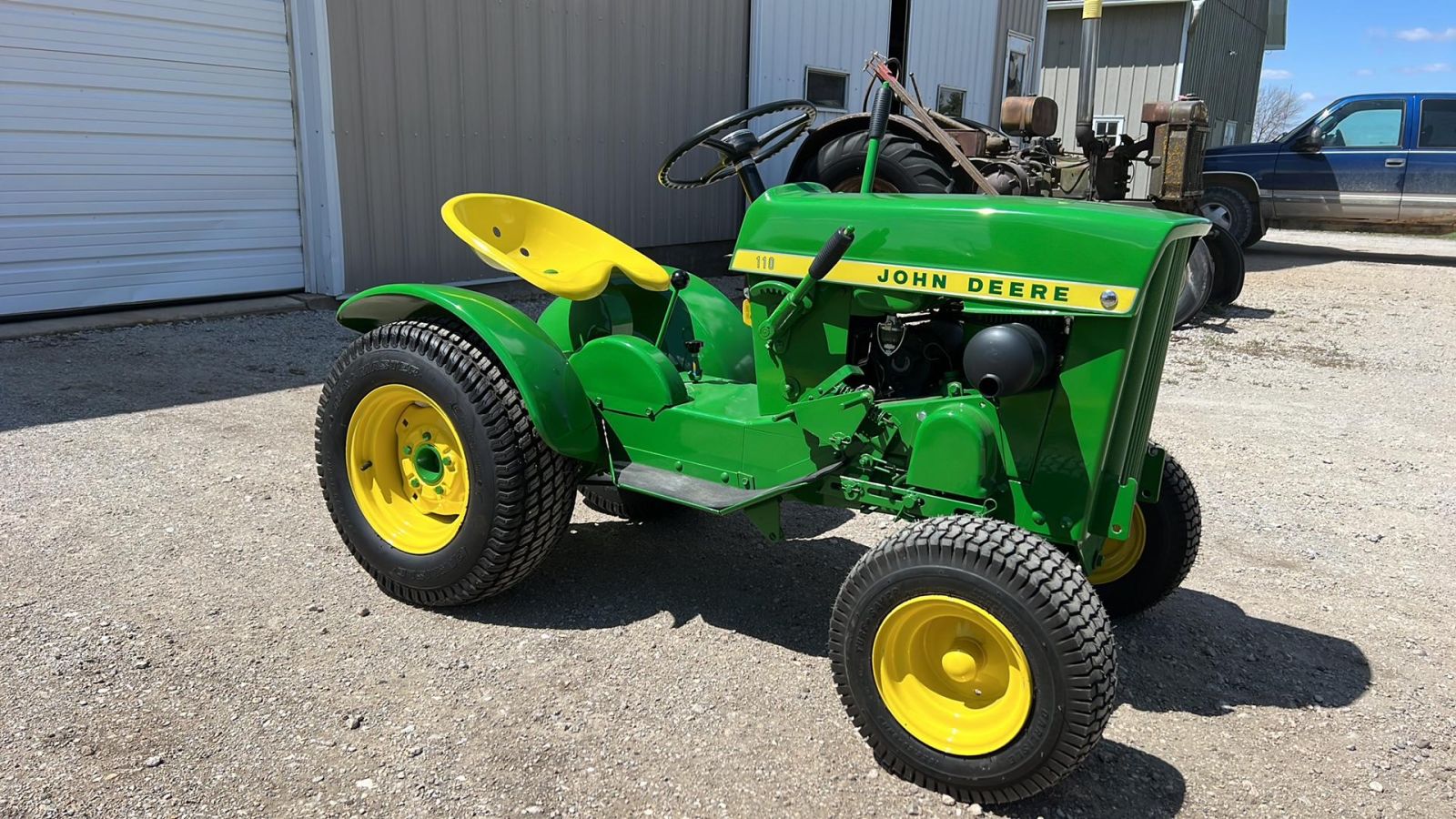 John Deere 110 Lawn Tractor