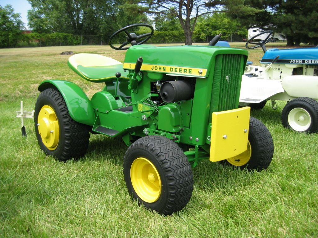 John Deere 112