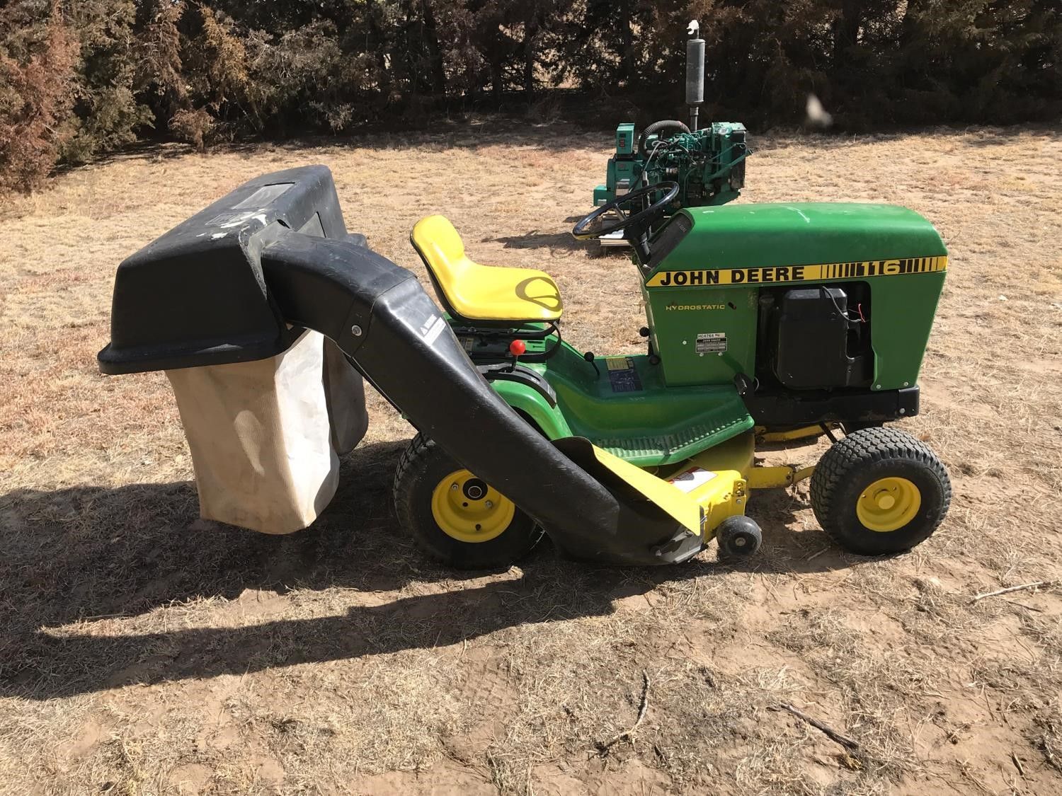 John Deere 116 Lawn Tractor
