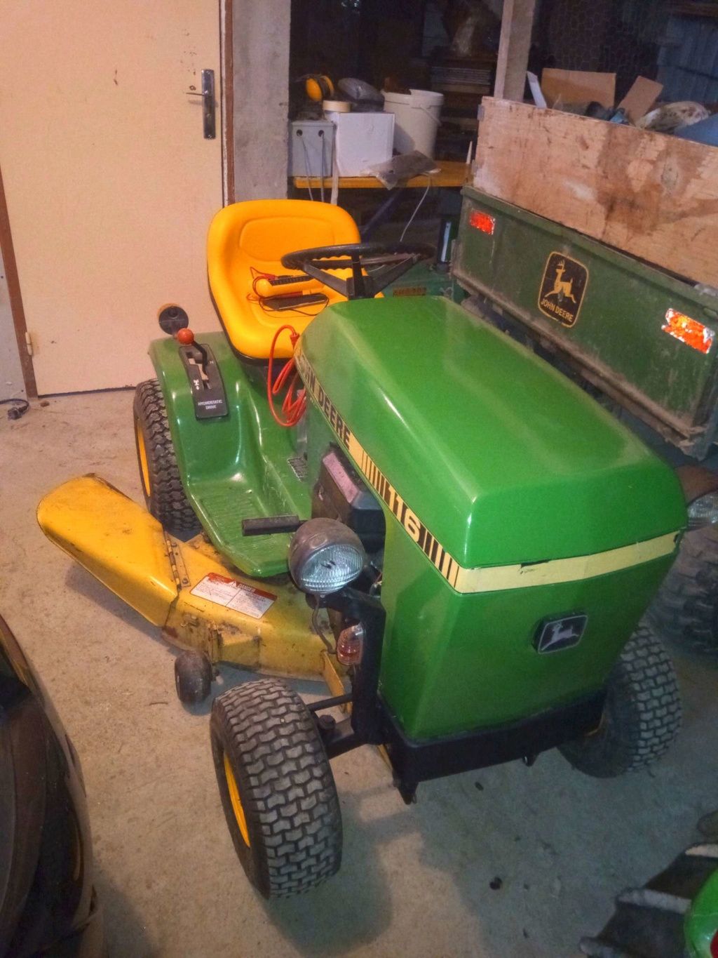 John Deere 116H Lawn Tractor