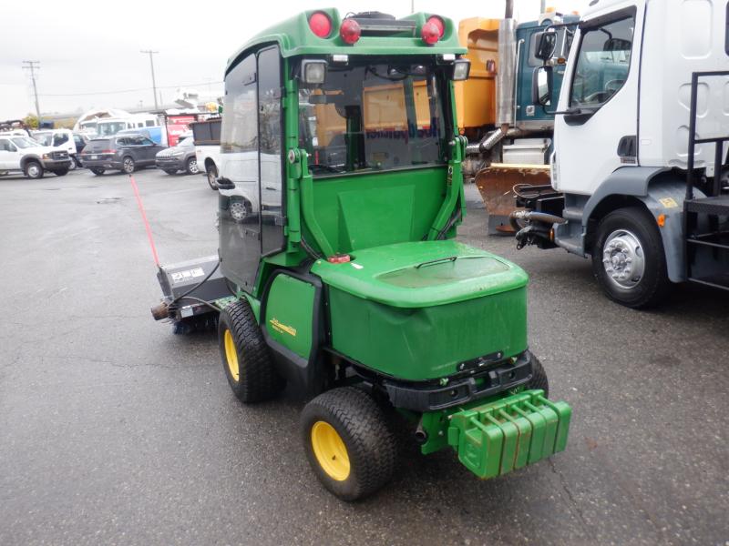 John Deere 1545 Series II Lawn Tractor